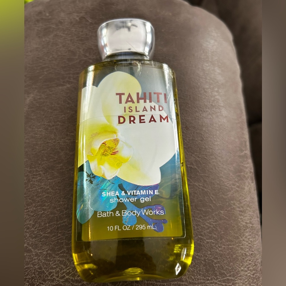 Bath and Body Works Tahiti Island Dream full size. Sealed. New.